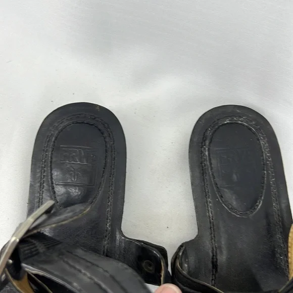 Frye  Alessia Trapunto Leather Thong Sandals - Picture 5 of 6